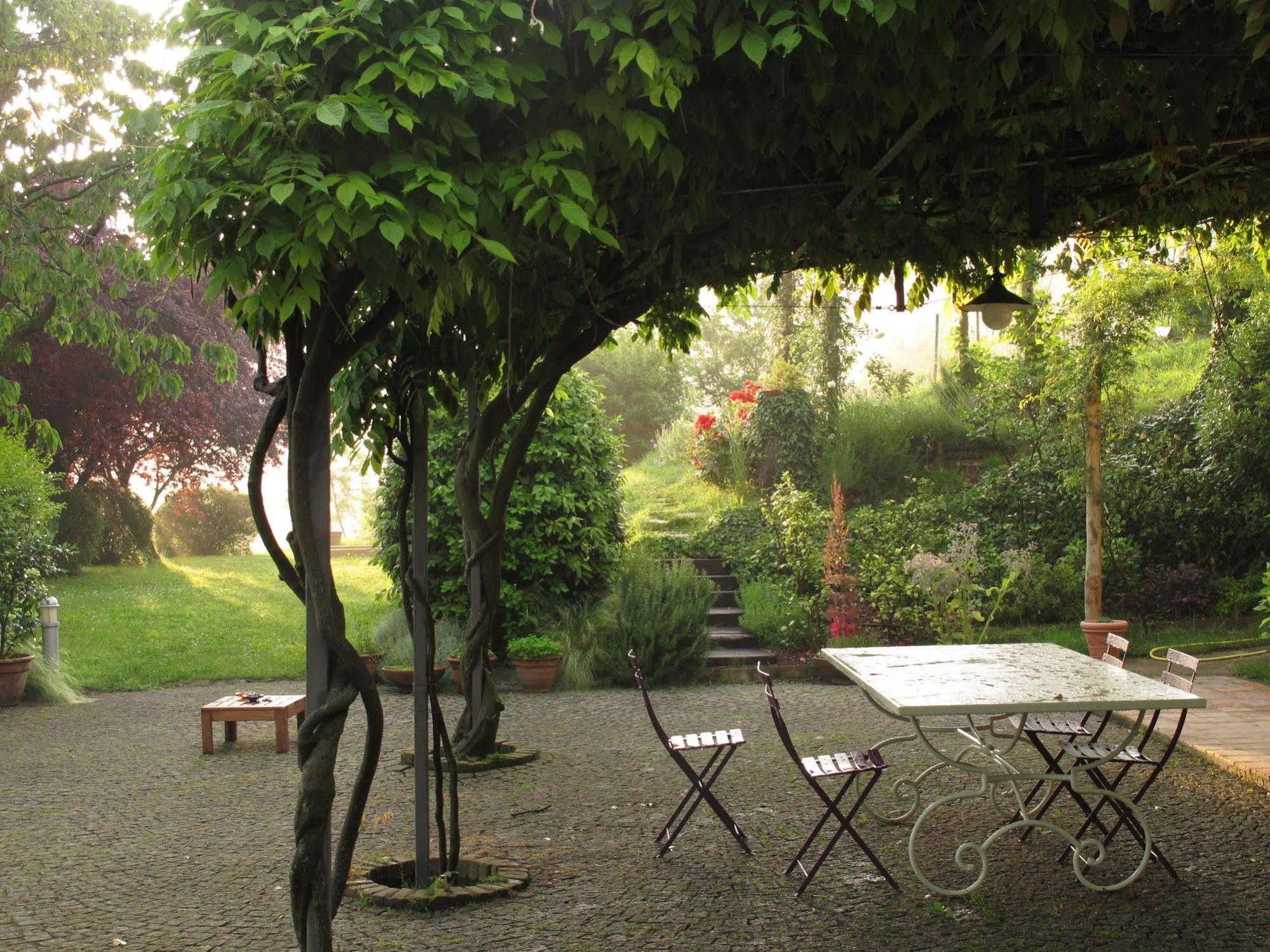 Sotto La Luna Bruna B&B Cocconato Екстериор снимка