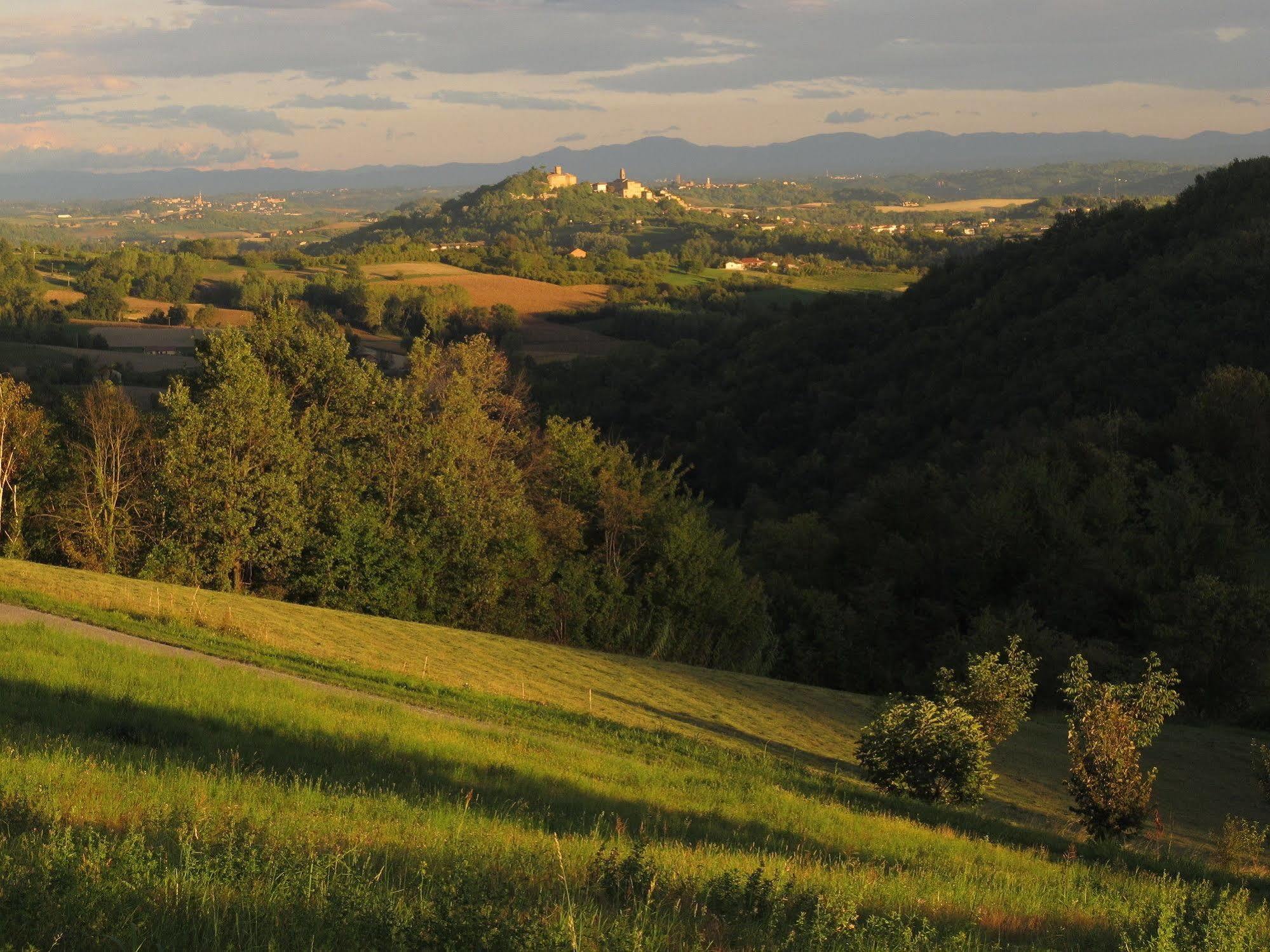 Sotto La Luna Bruna B&B Cocconato Екстериор снимка